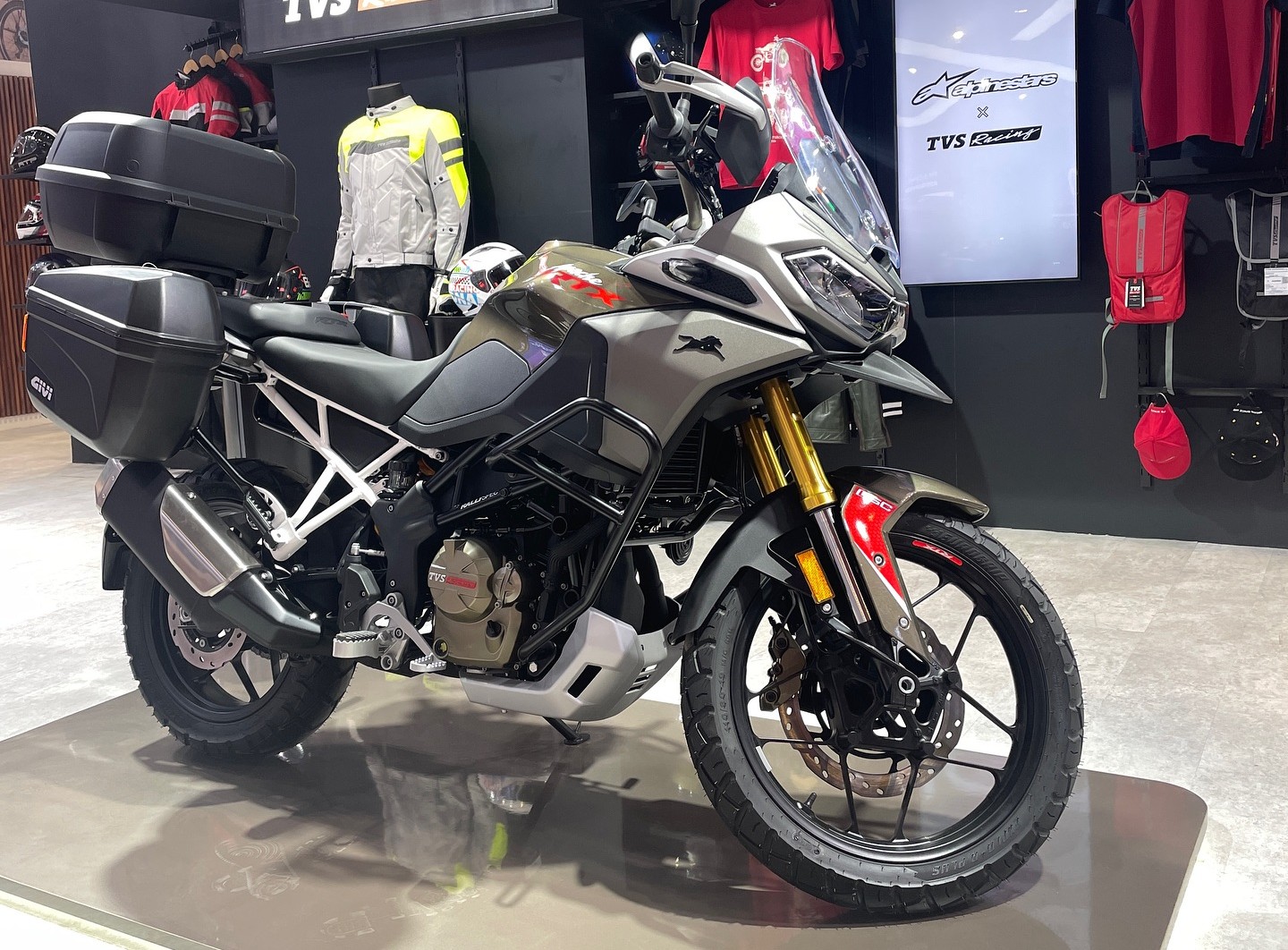 TVS Apache RTX